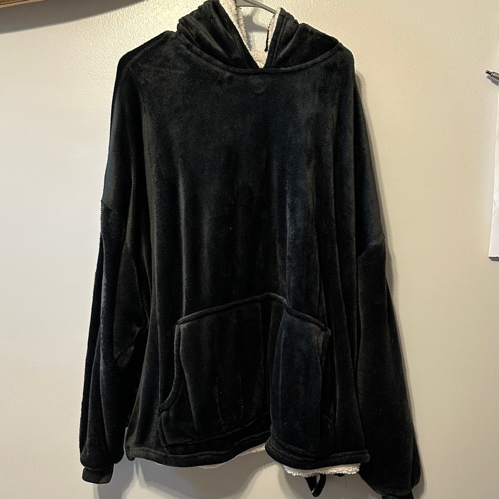 Cozy Black Hooded Men's Sweater